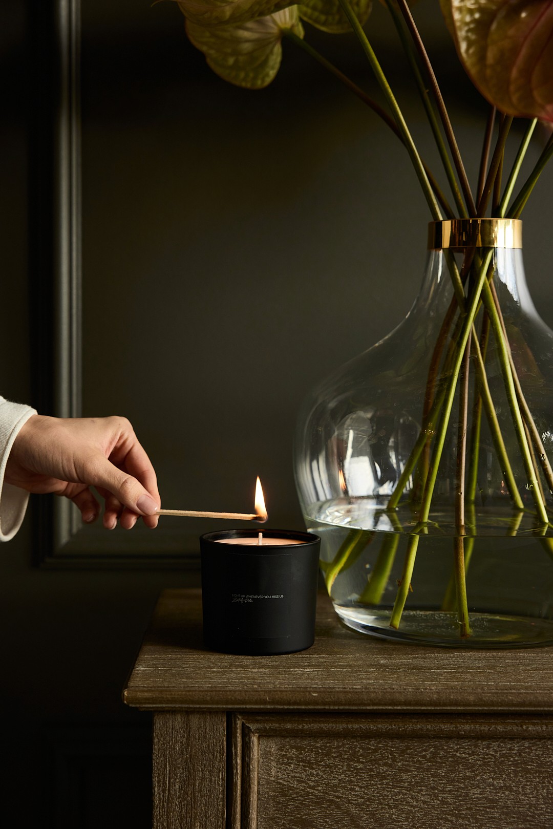 Zdjęcie palącej się świeczki zapachowej