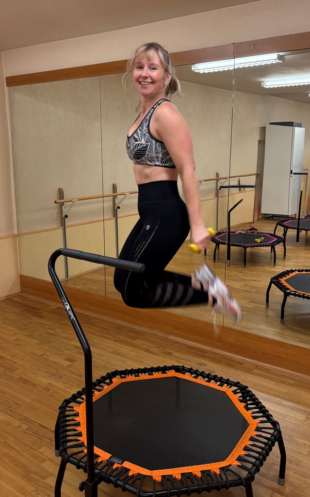 Man jumping rope in a gym.
