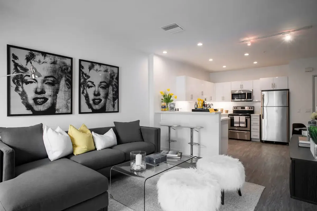 Uni Construction - Laemmle Lofts - construction - image 2