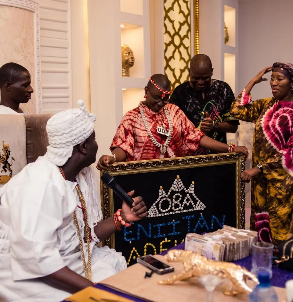 Cowry artwork presented to Oba Adeyeye Enitan Ogunwusi, Ojaja II