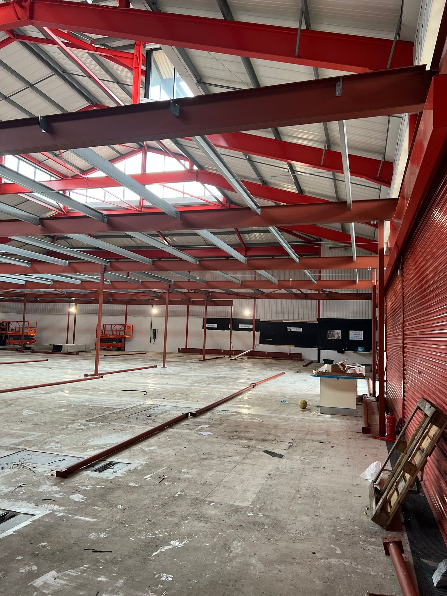 Dynamic picture of a cyclist riding downhill