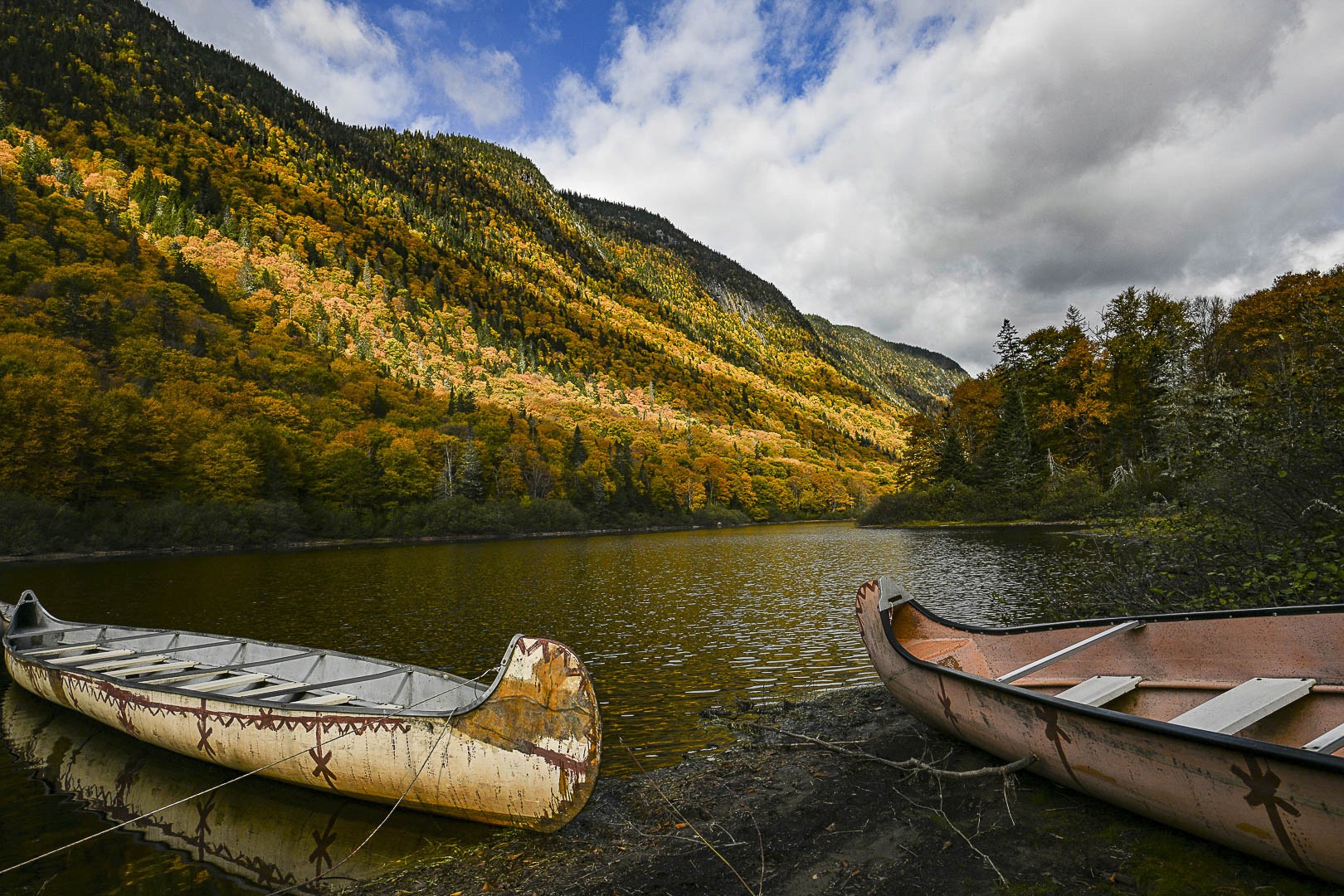 Pour une ballade en canoé sur une rivière canadienne