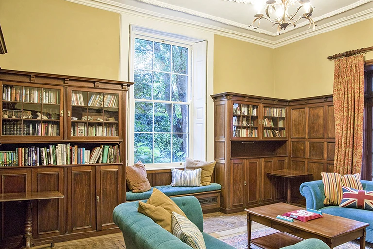 Hartingtons Heritage Tours hotel, Darley House, Sitting room withs and small library