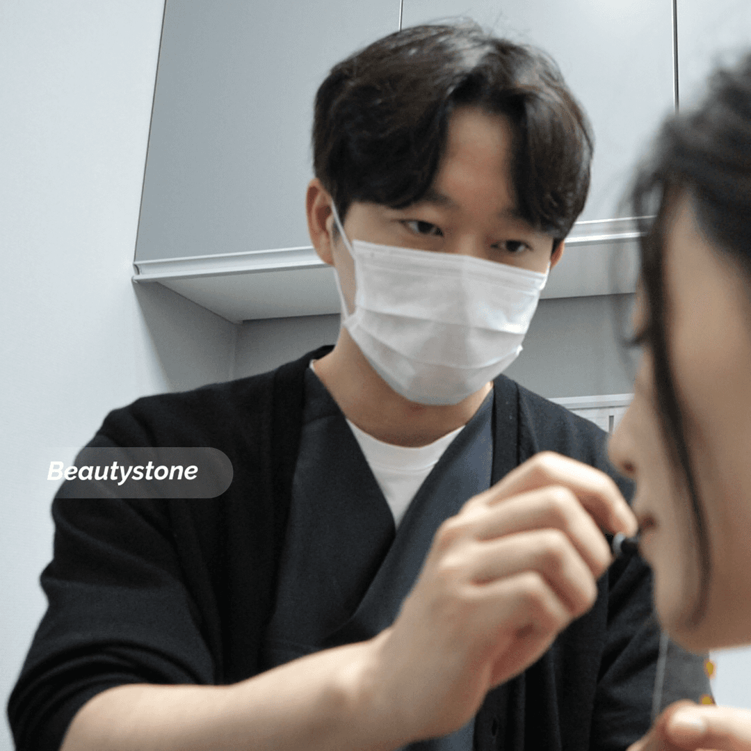 턱끝 필러 시술 원리와 히알루론산 주입 방법 설명