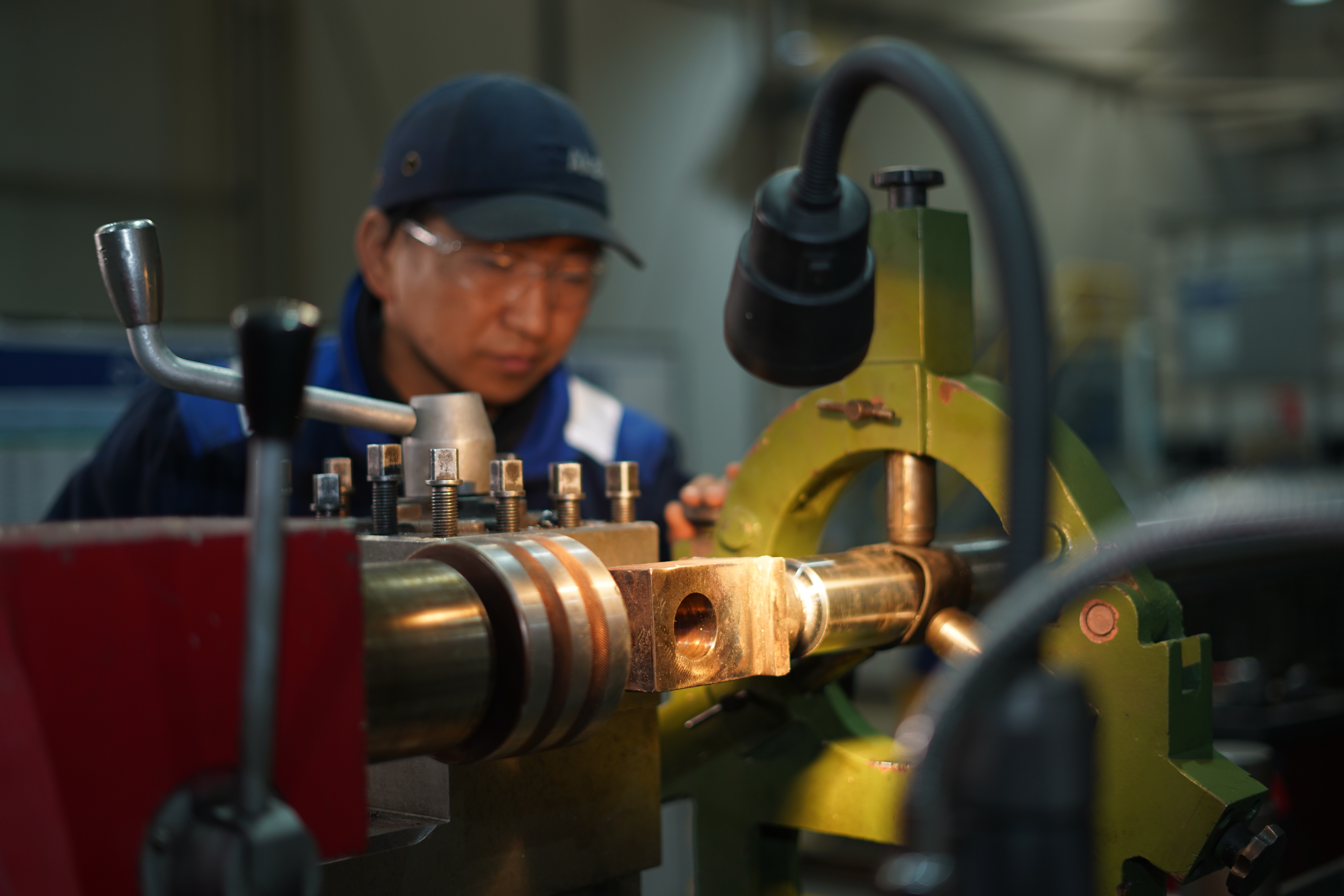 Close up into Akaliko hydraulic cylinder rod eye