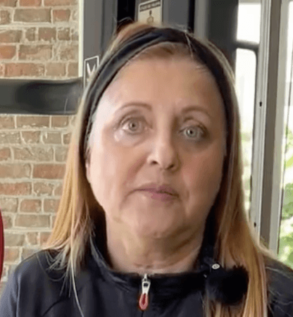 Una clienta de la Base Strength satisfecha da su opinión sobre los resultados.