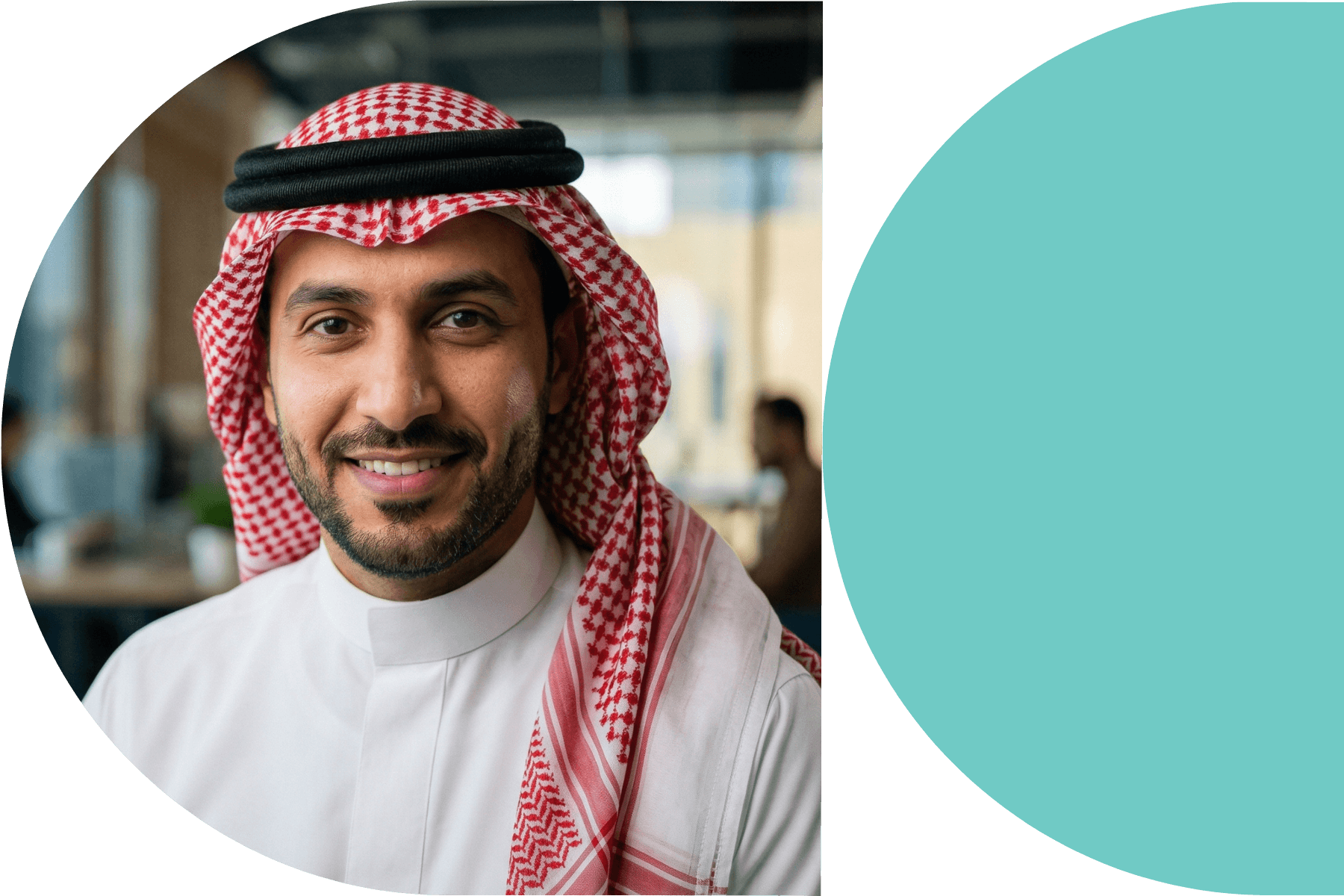 رجل وامرأة يناقشان المشروع