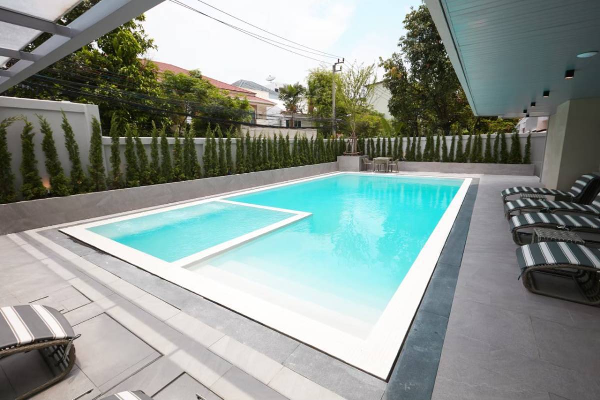 3-Bedroom Pet-Friendly Residence Ekkamai, Phra Khanong 5