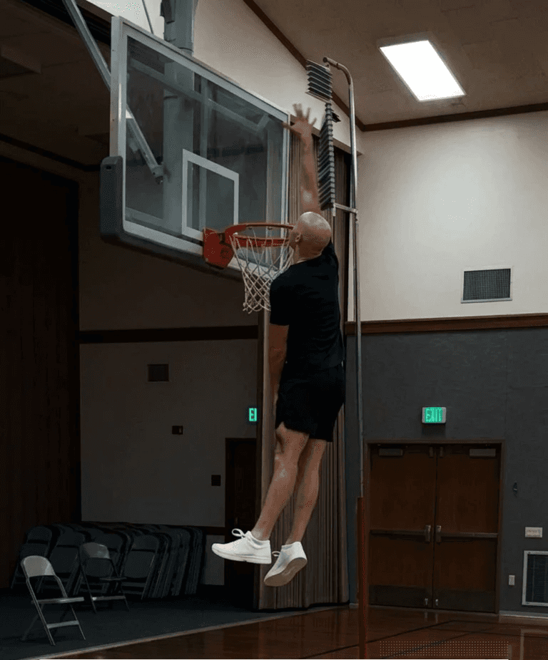Client with ACLR doing jump test
