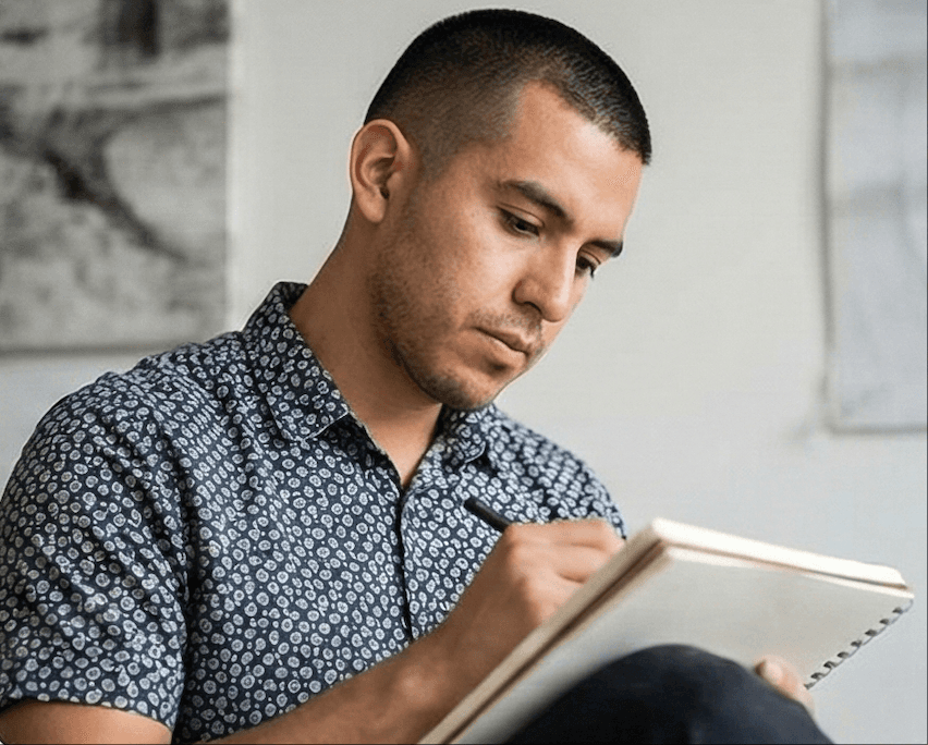 產品設計師正在重新整理提取出的NotebookLM思維導圖的肖像。