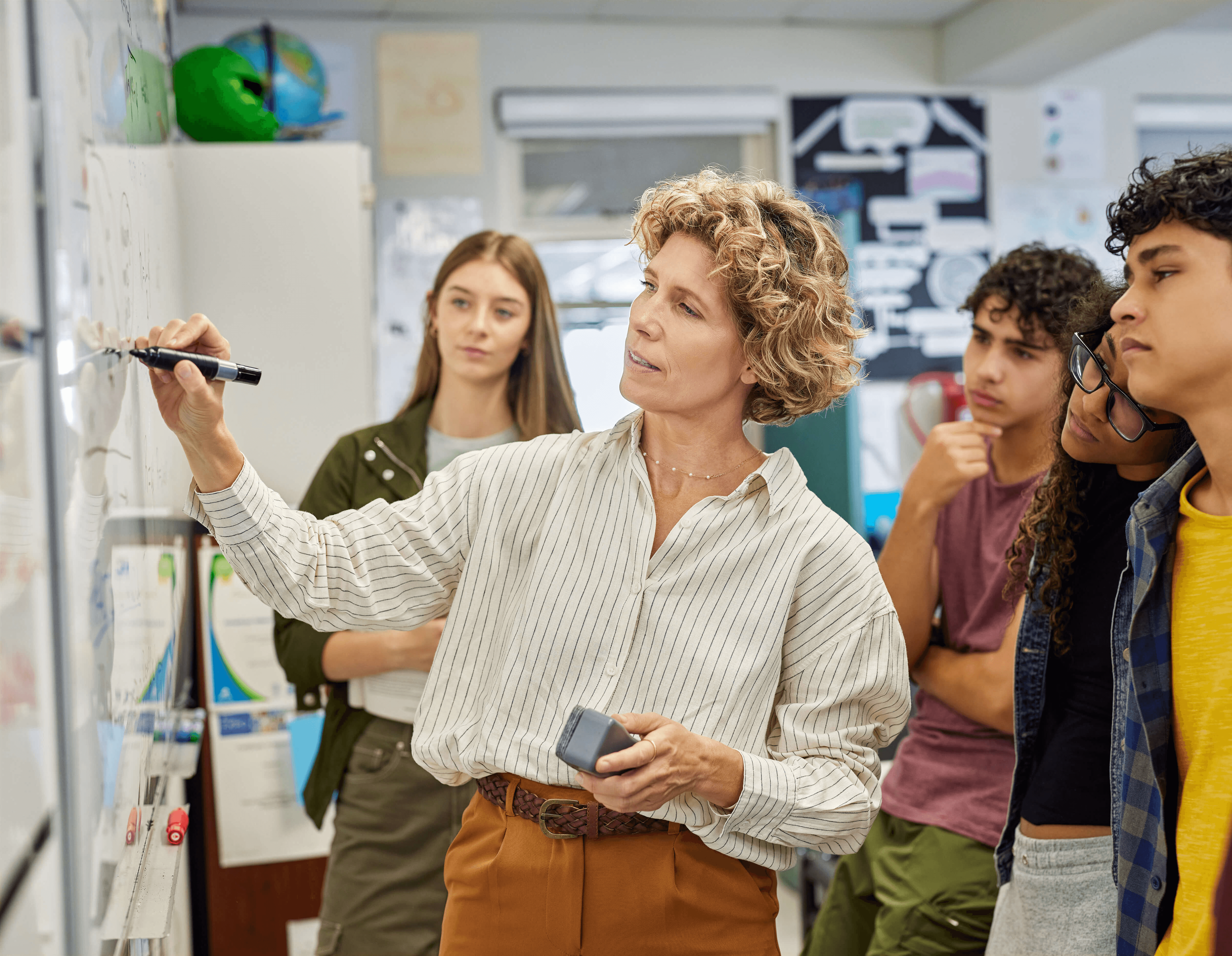 A video call with a teacher is displayed on the screen