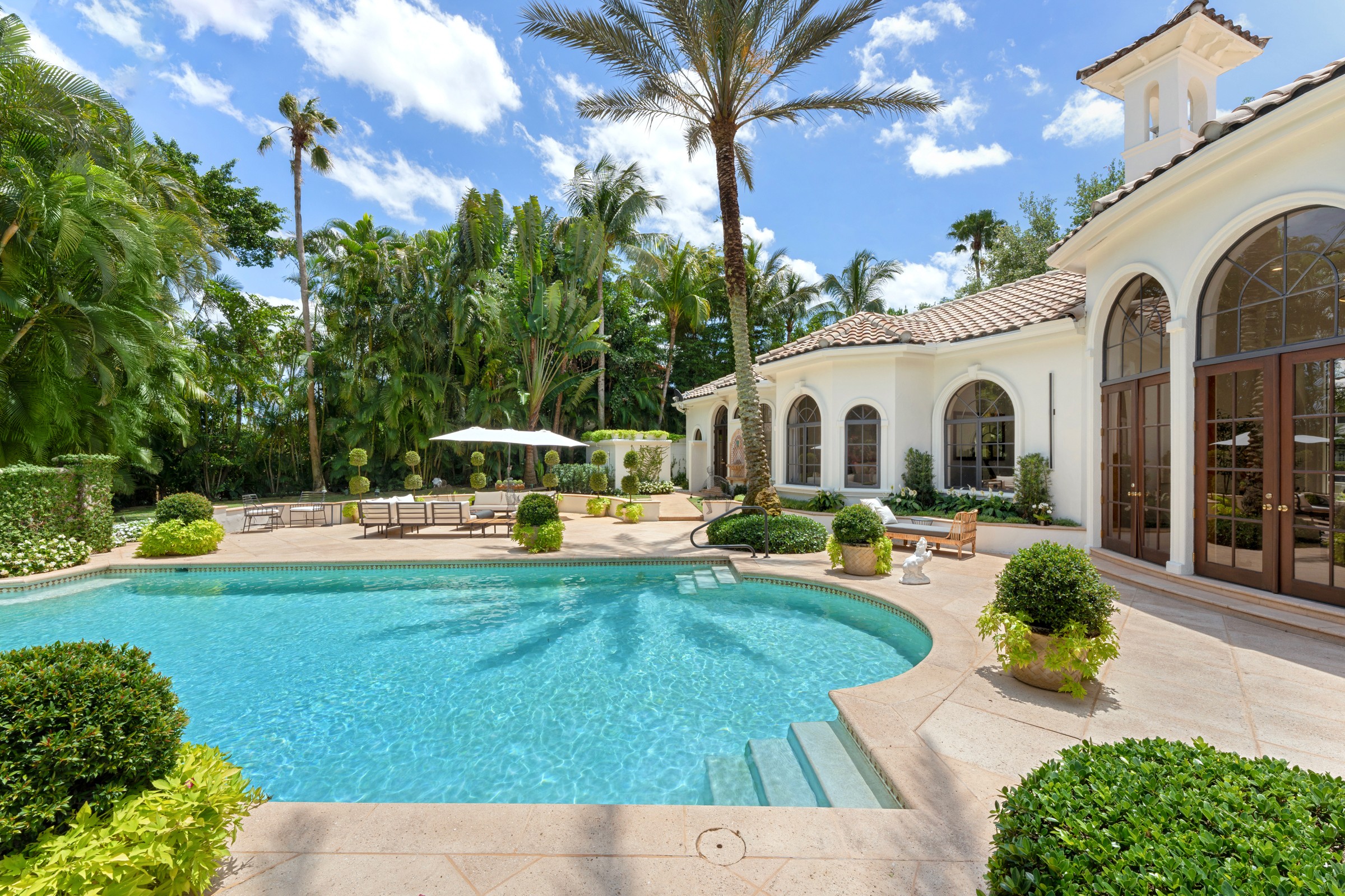 High-quality real estate photography showing vibrant property visuals by Final Photo, enhancing South Florida listings.
