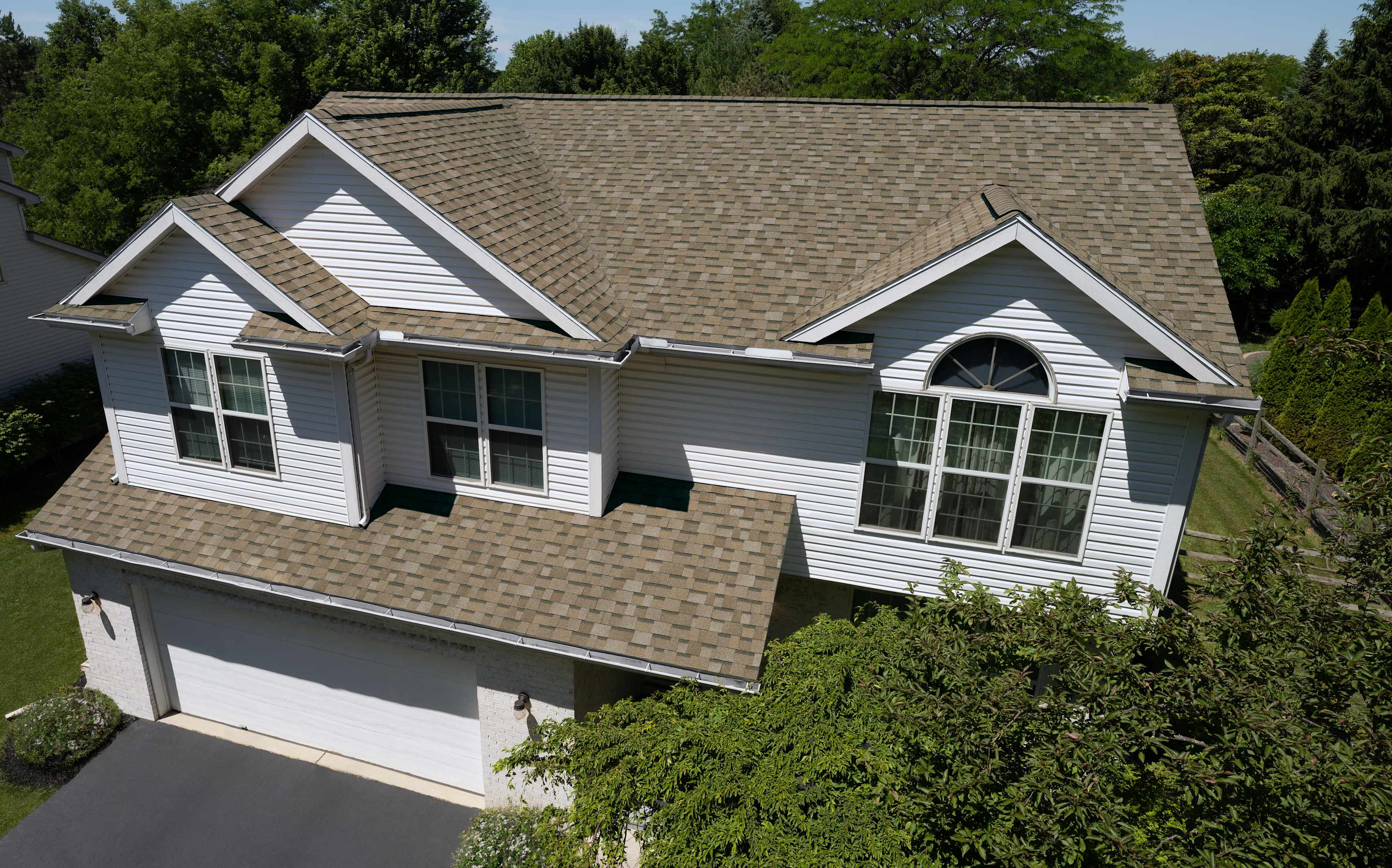 Beauty shot of a beautiful home with Owens Corning TruDefinition Duration shingles in Sand Castle color.
