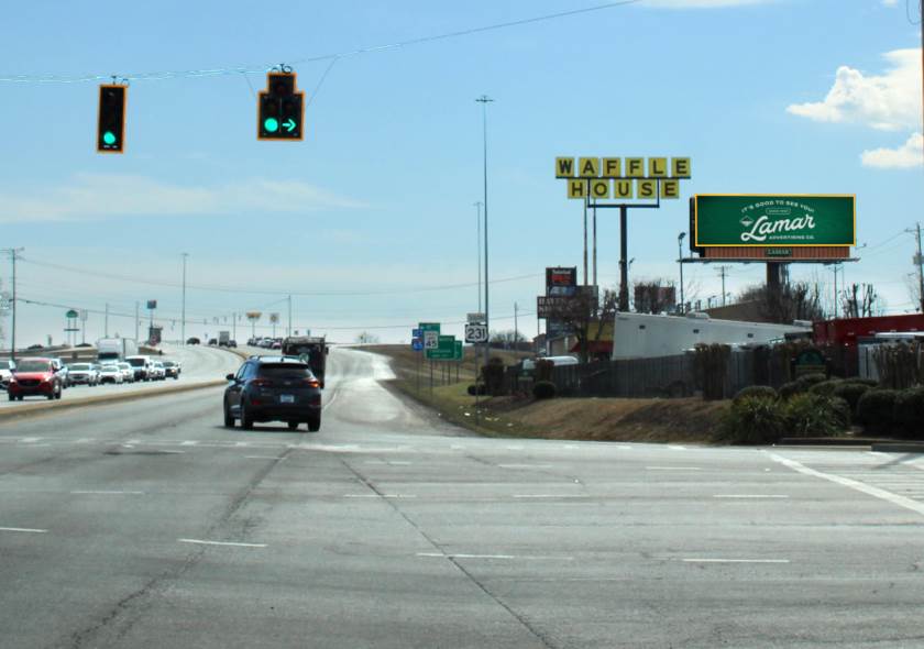 com.lamar:030.004004 — digital billboard in Bowling Green
