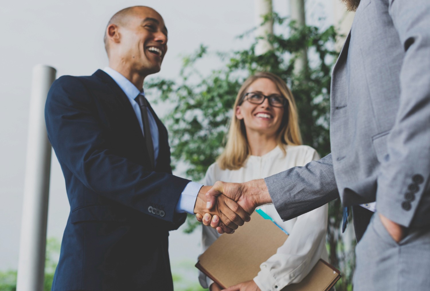 Presentes para Clientes B2B Como Escolher Itens que Fortalecem Relacionamento Sem Parecer Brinde