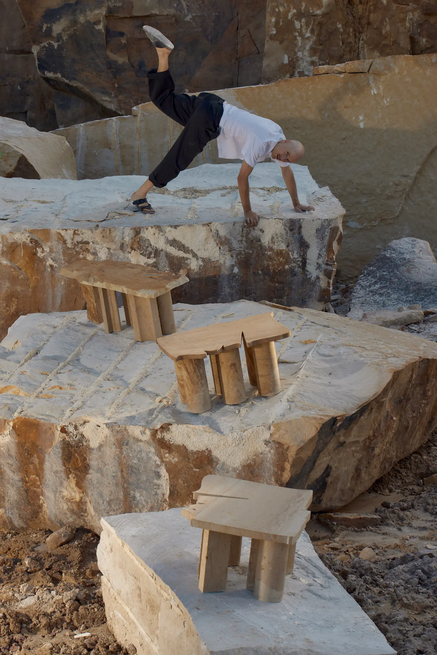Detail of the cut-out edge of the Sand Preludium II quartz sandstone table by Jiri Krejcirik.