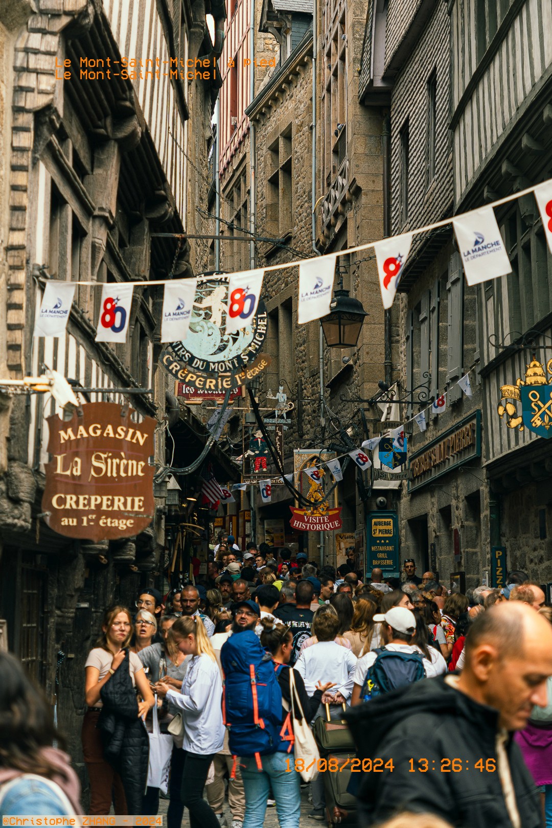 Ruelle bondée du Mont Saint‑Michel