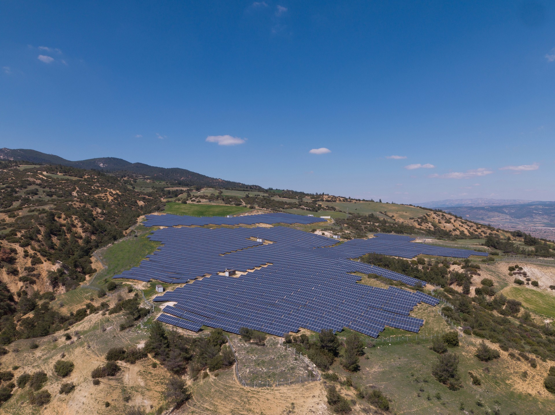 Karatay Güneş Enerji Santrali havadan görünümü.