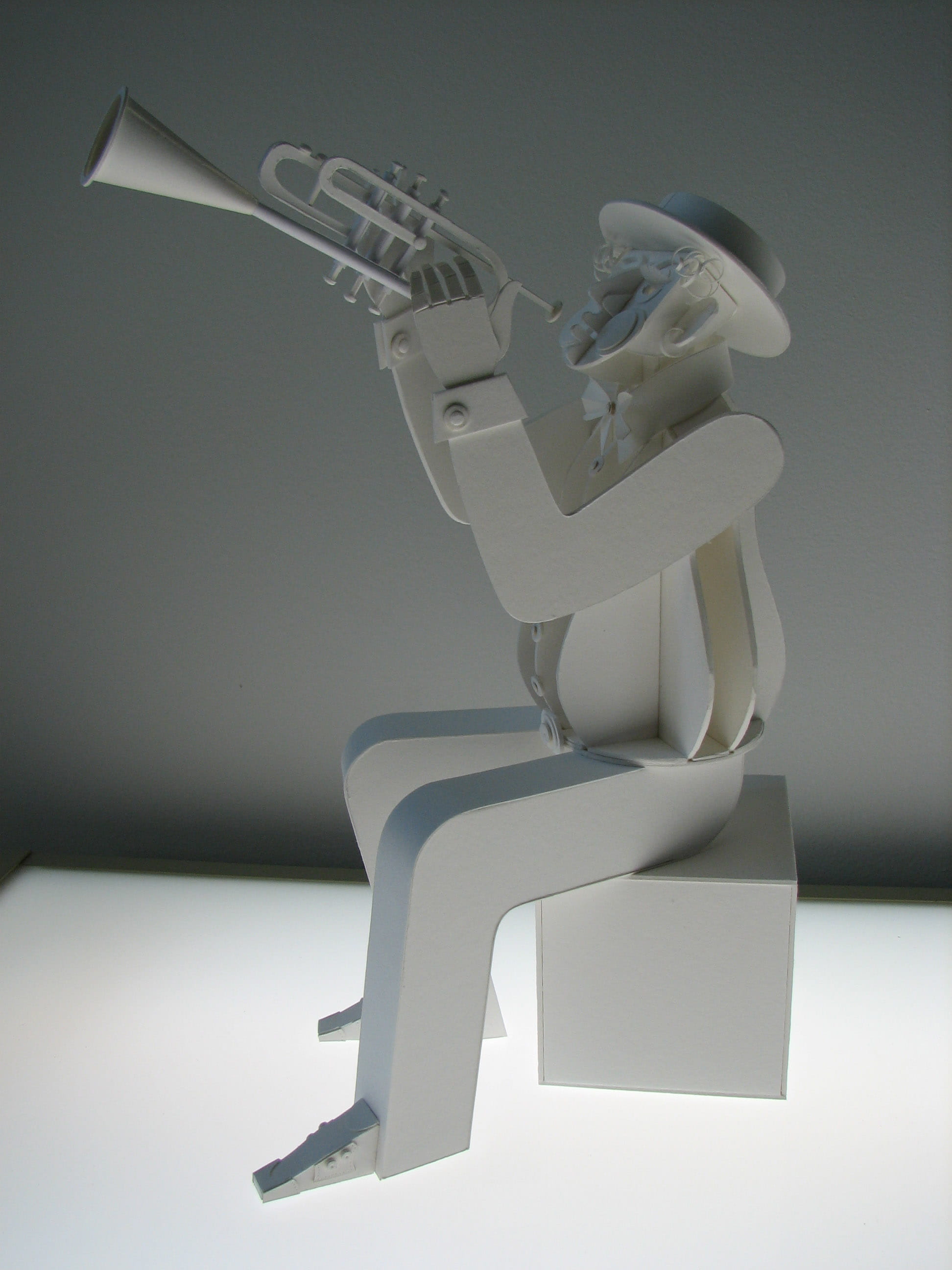 vladimir-shpitalnik-paper-sculpture-jazz-man