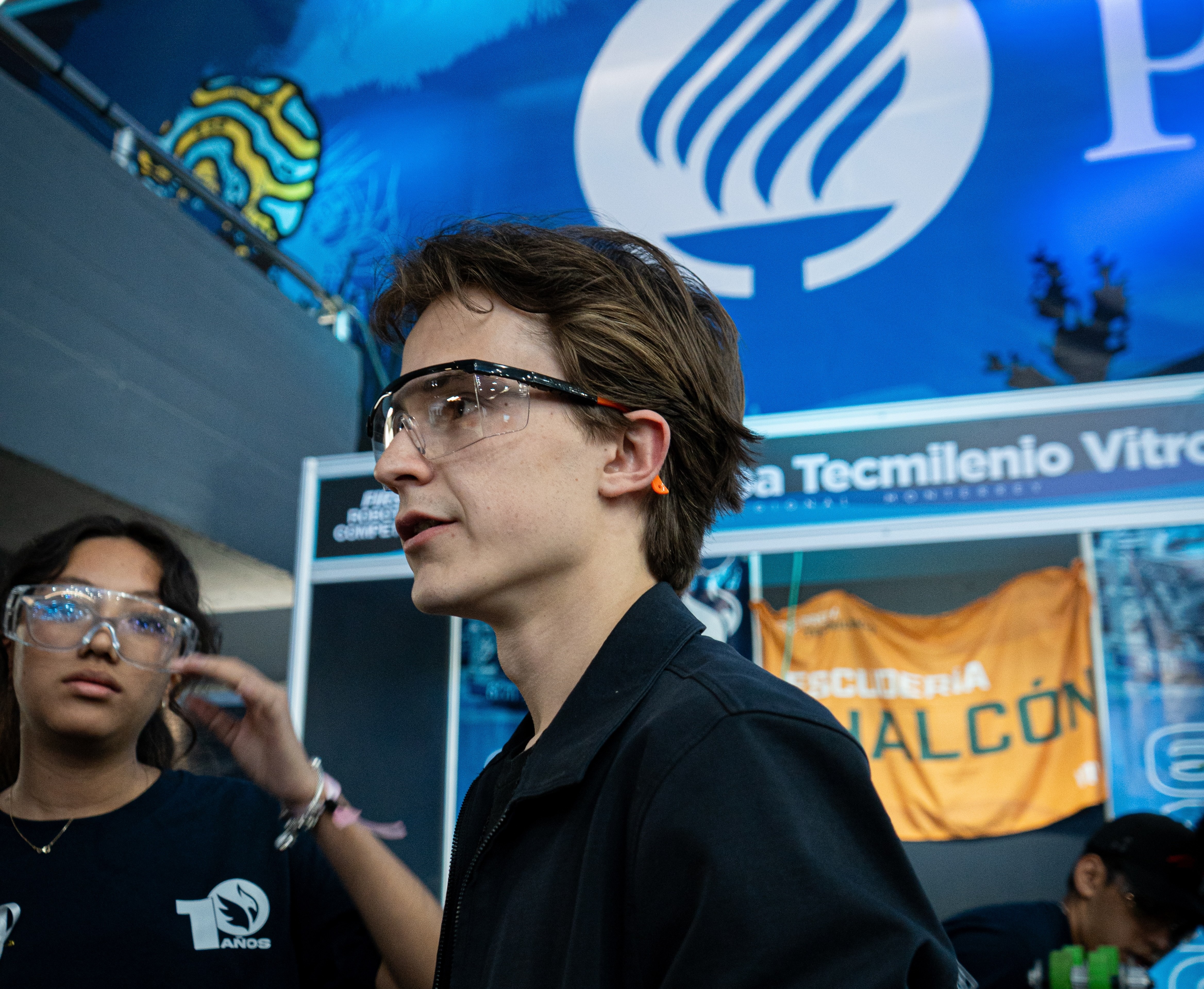 Emilio speaks to a group of FRC students prior to an interview.