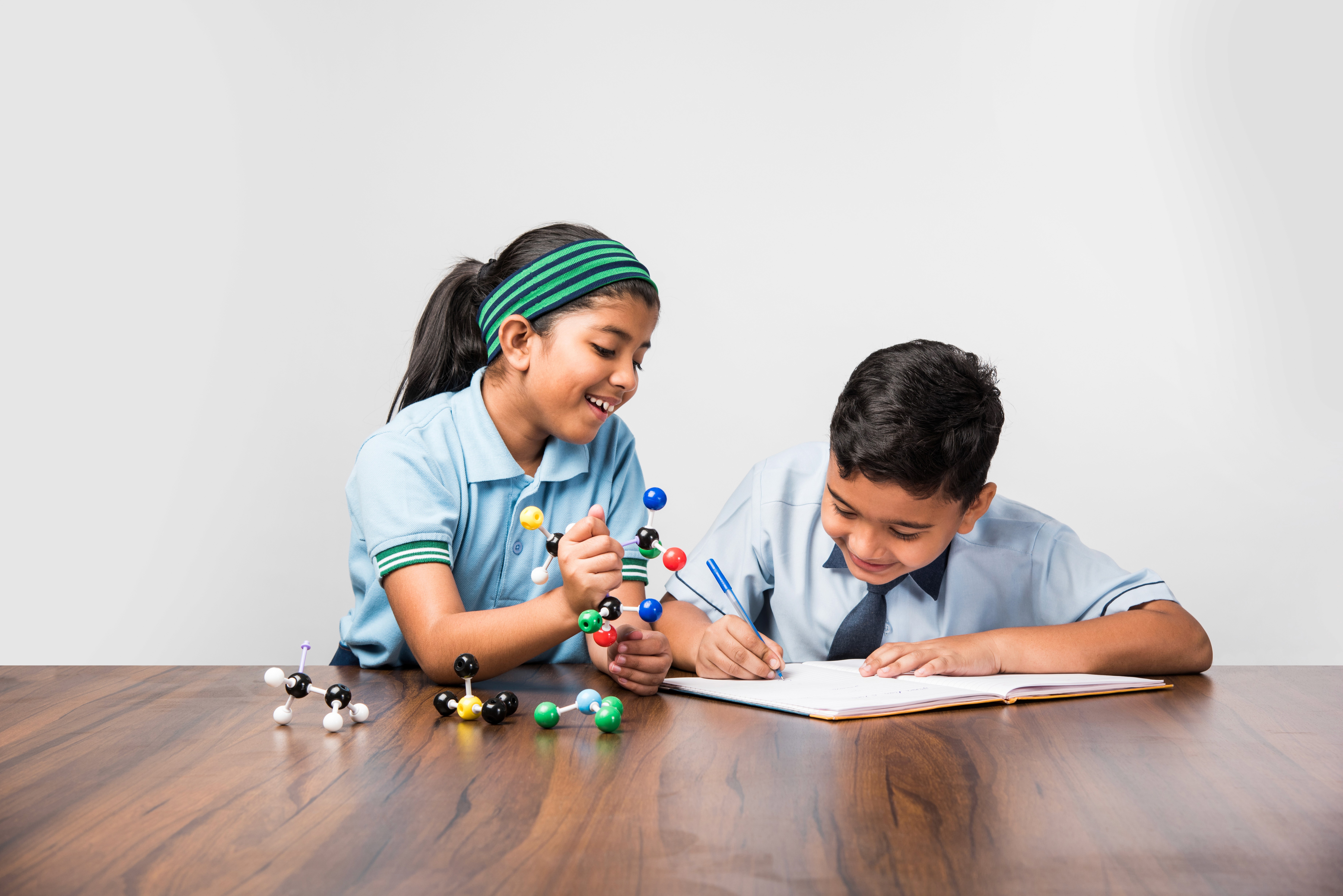 Building chemical models to enhance critical thinking