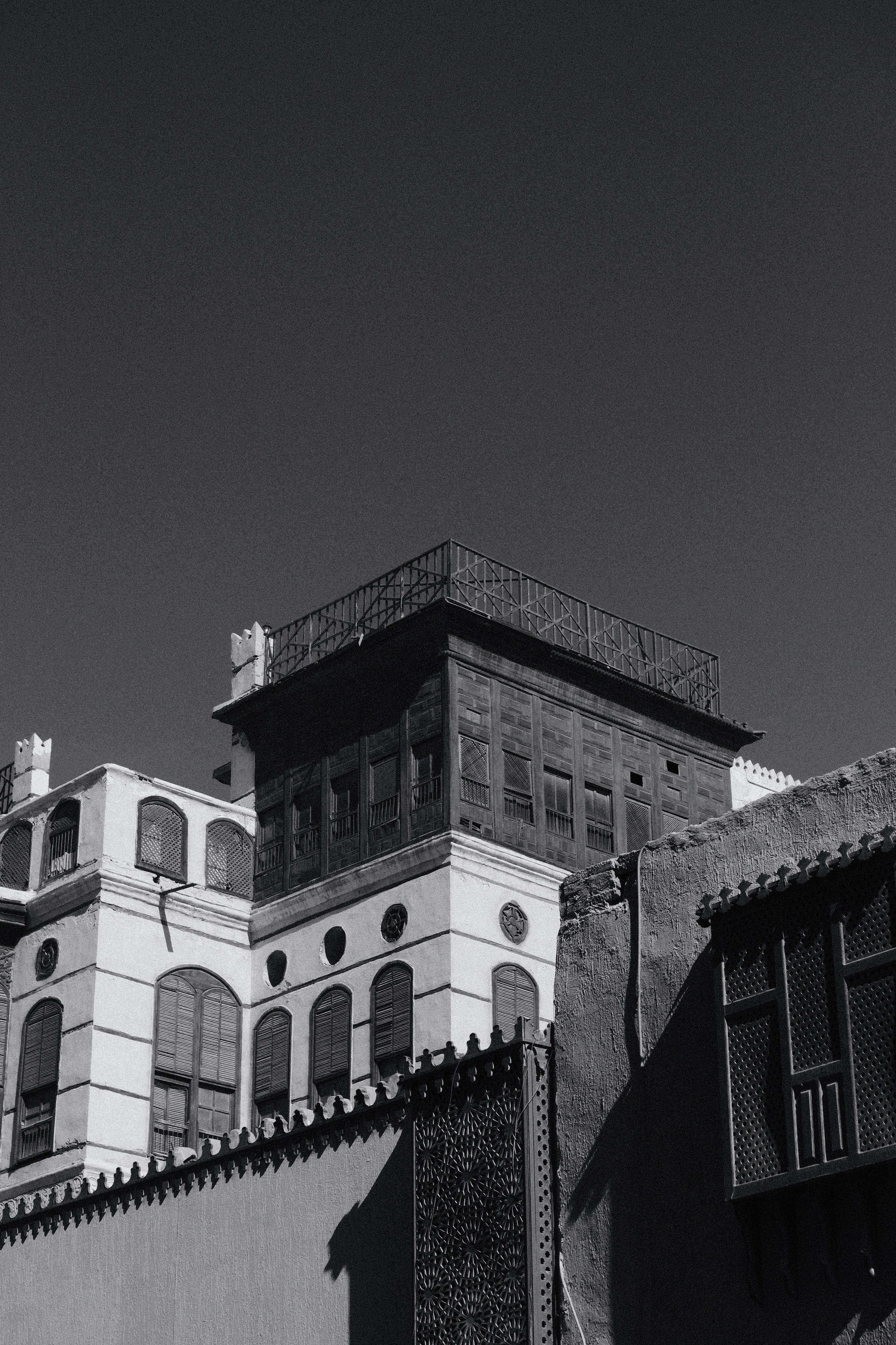 A black and white photo of a building