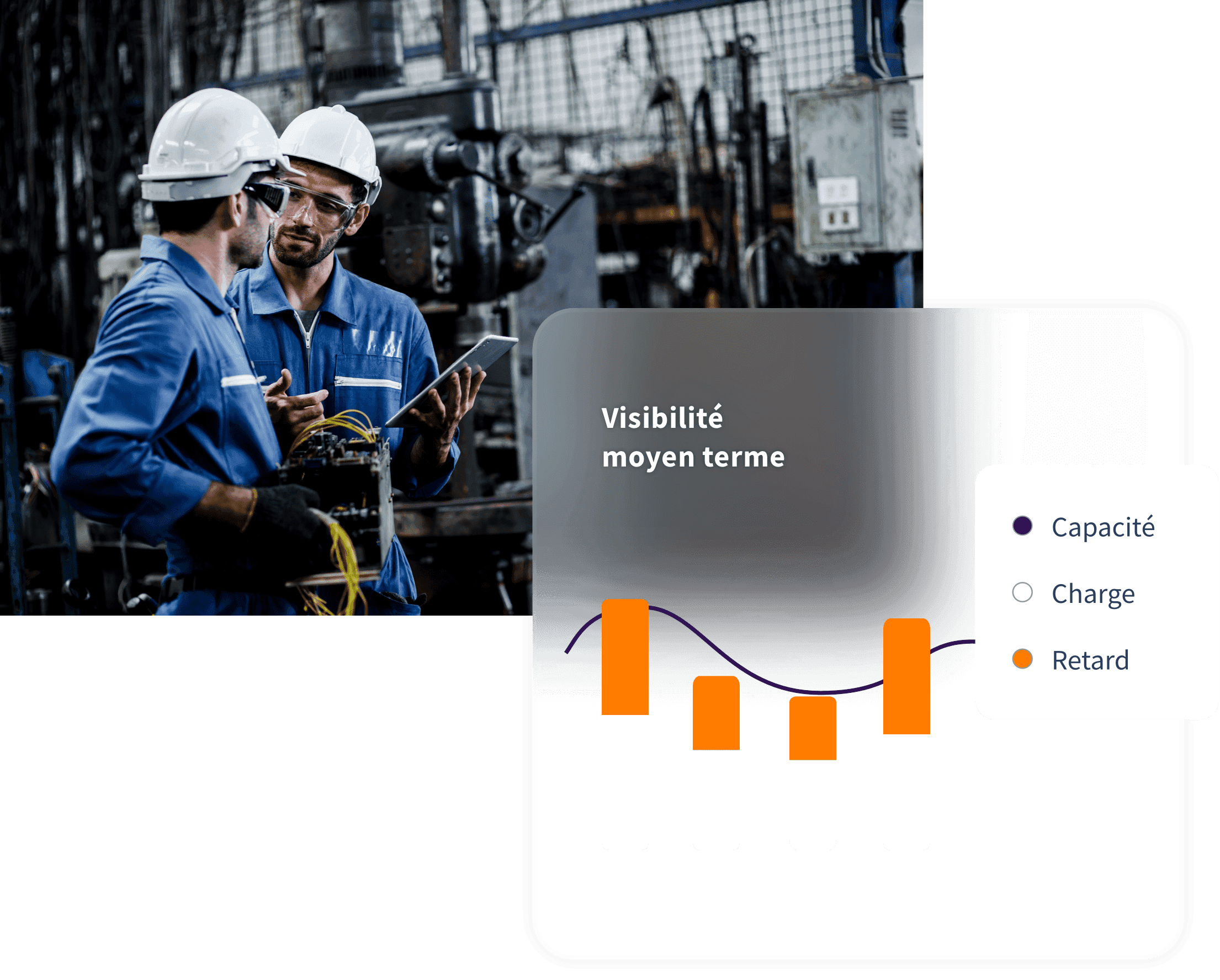 Deux ingénieurs dans une usine regardent l'écran d'un ordinateur