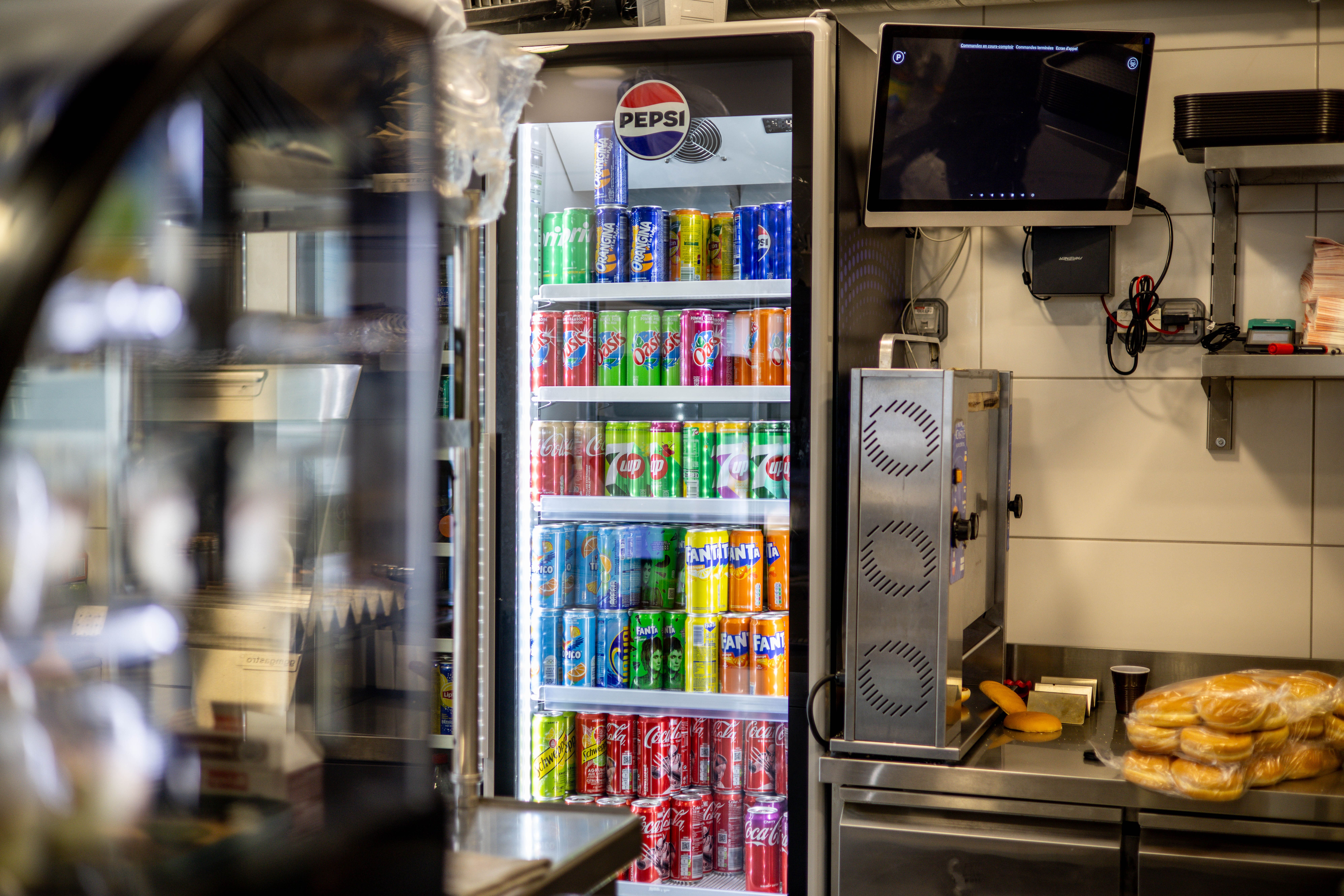 speaker with a half white half green background