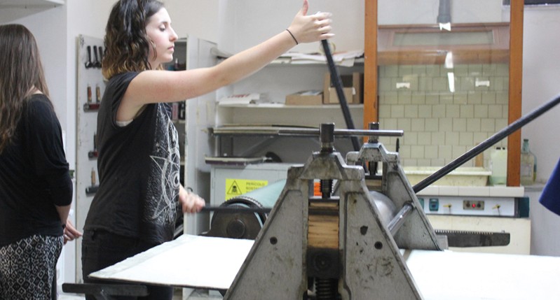 students trying out printing machines