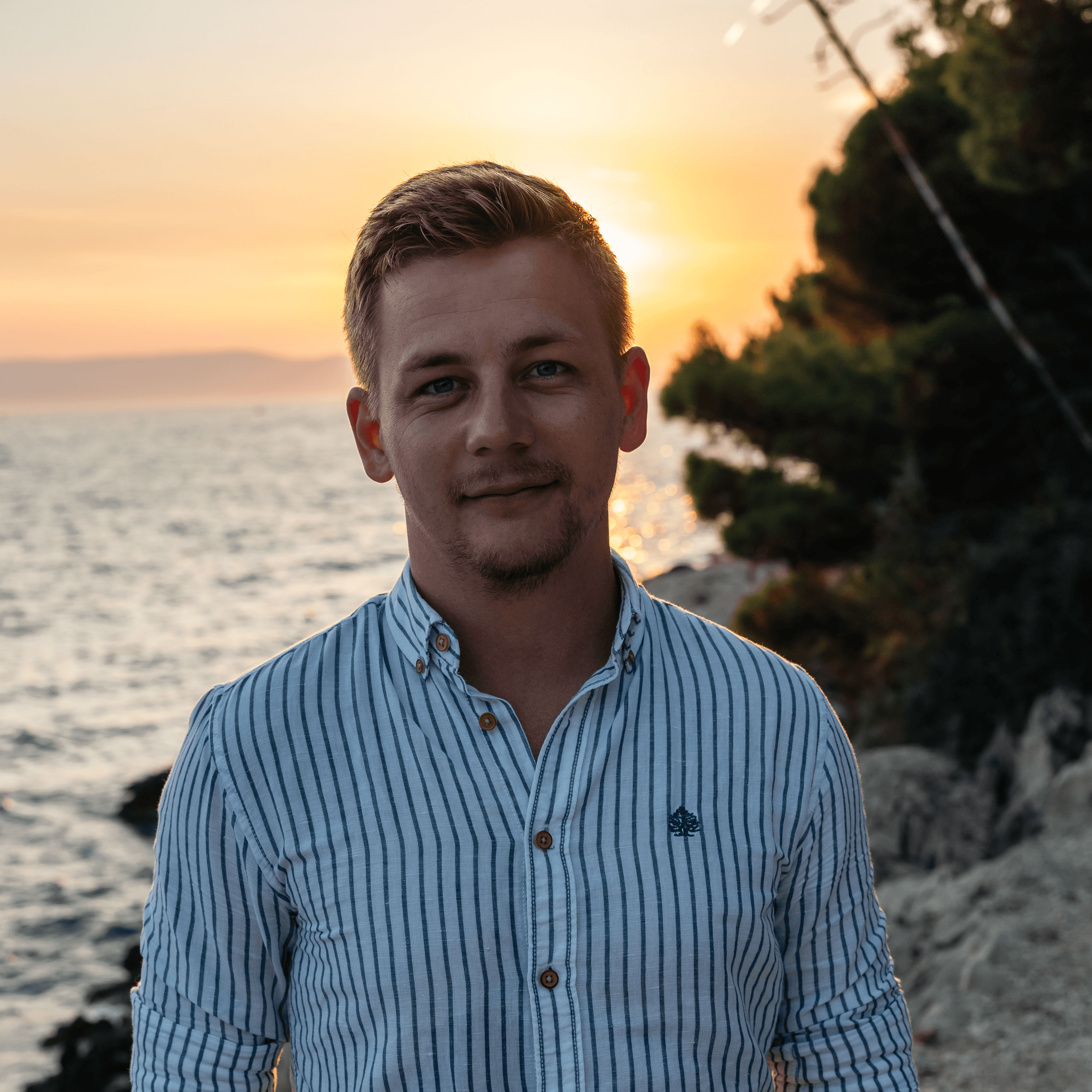 Eljegyzési fotózás Budapest - boldog pár, elégedett ügyfél organicstory.hu