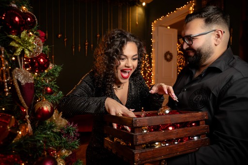 Ședință foto tematică de Crăciun în studio foto decorat din București