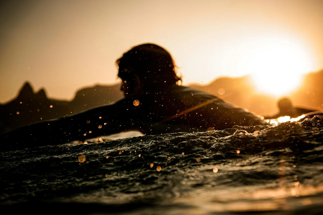 Homem andando de skate 