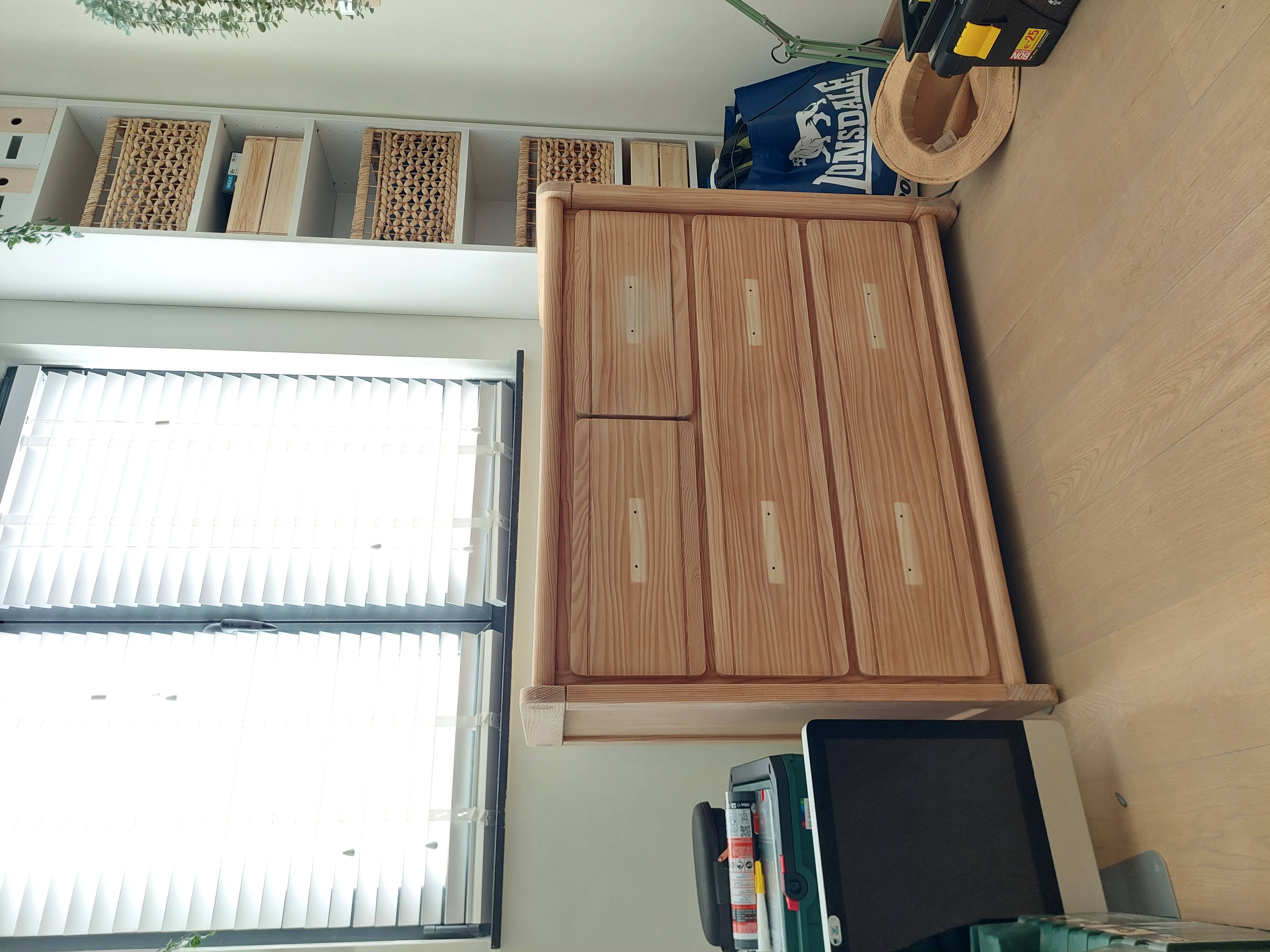 Een houten commode
