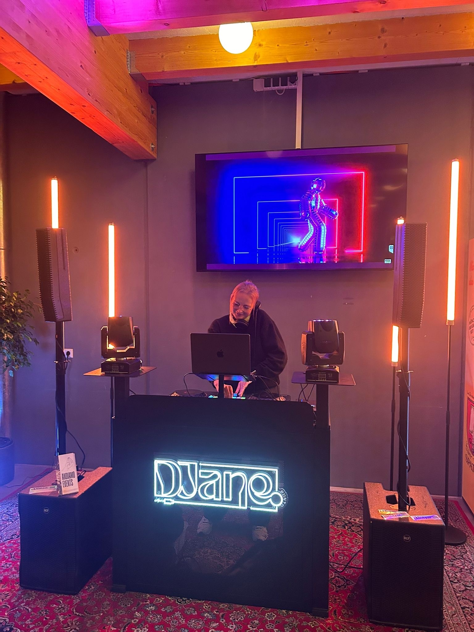 Nicht nur Musik sondern auch eine Lichterschow runden die Hochzeit perfekt ab