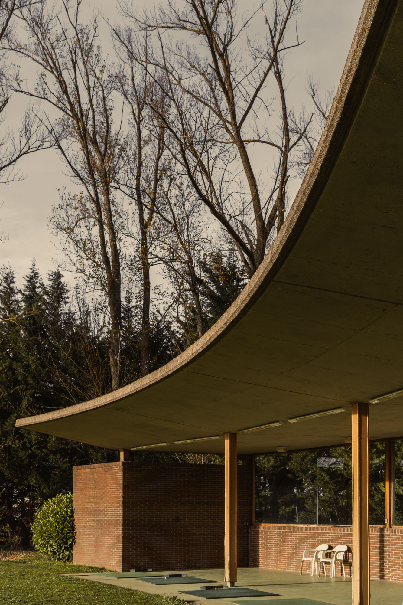 Sweeping concrete roofline of El Soto private social club, built in the 1970