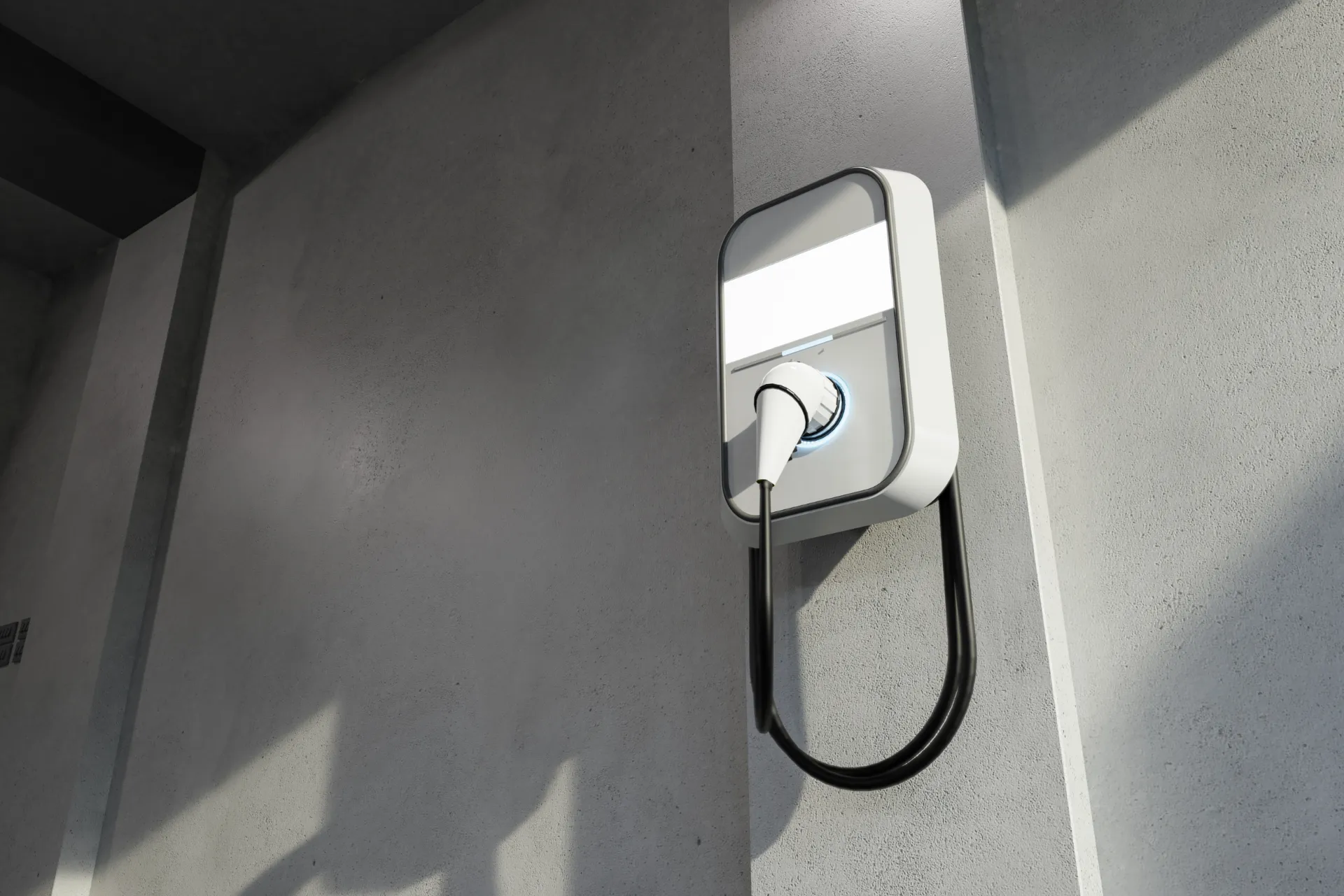 Eine weiße Wallbox an einer Garagenwand.