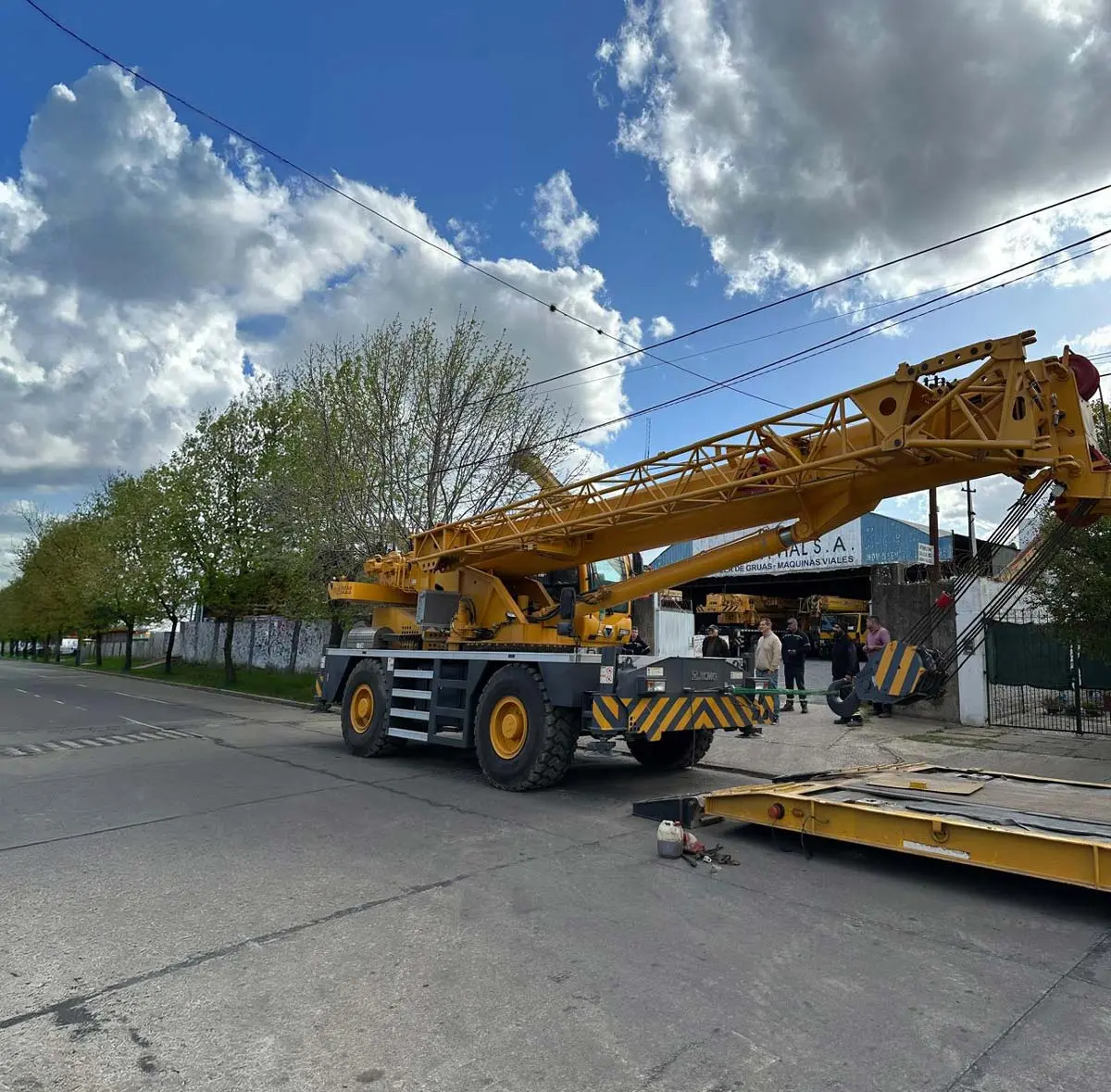 Grúa Vialbal de la marca XCMG