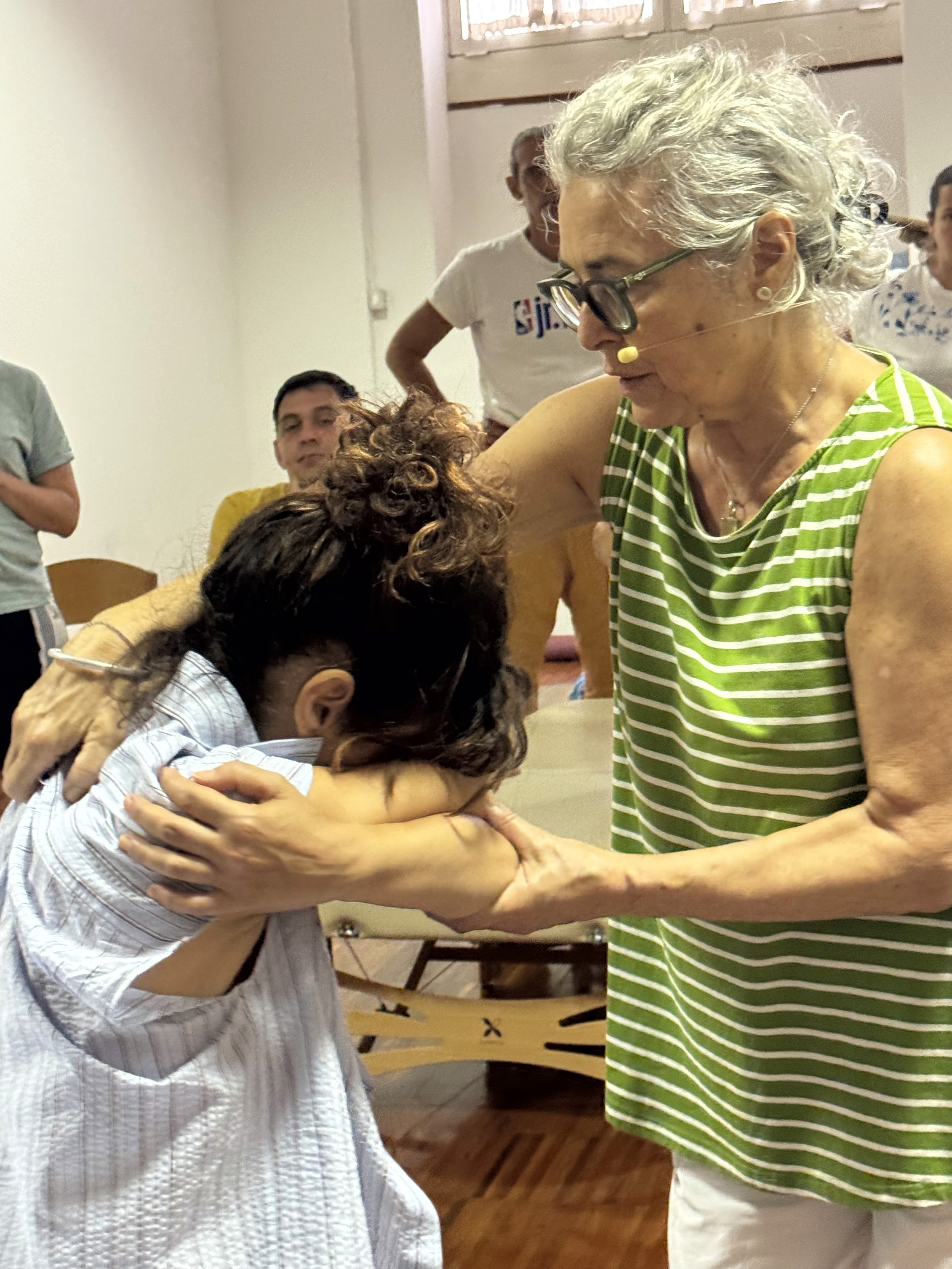 Studenti durante un percorso di formazione professionale nel Metodo Feldenkrais®