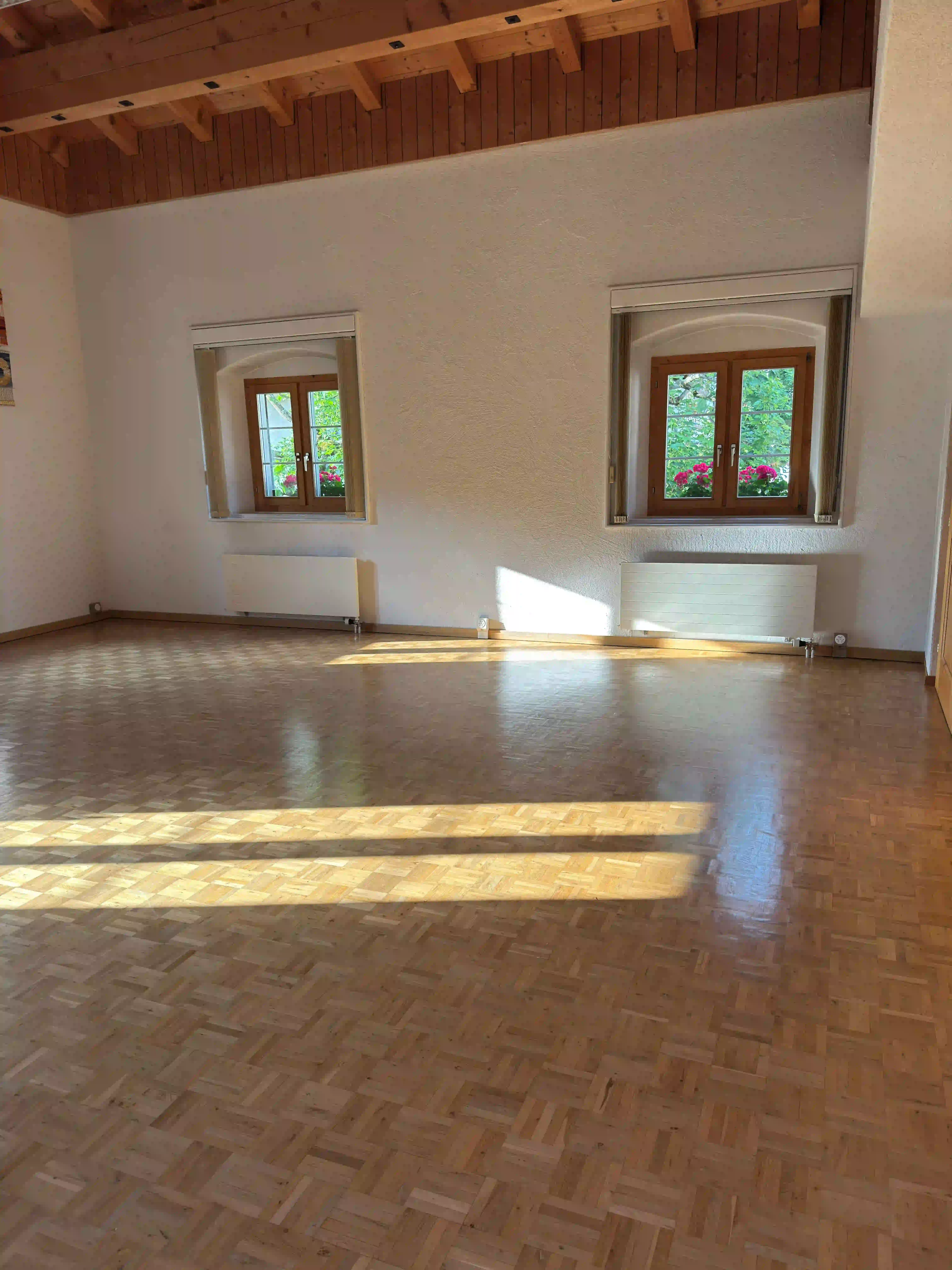 Innenansicht des Kursraums im Sprützenhüschi.