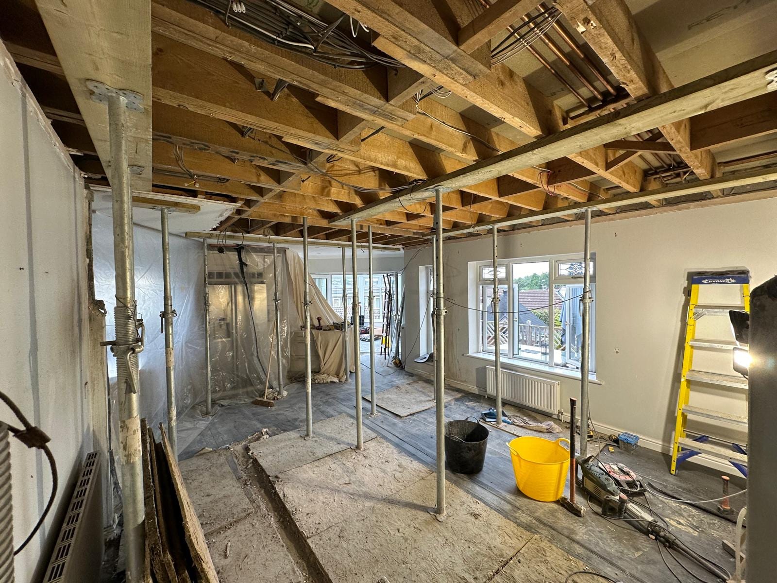 Ceiling propped and needled before the wall came out