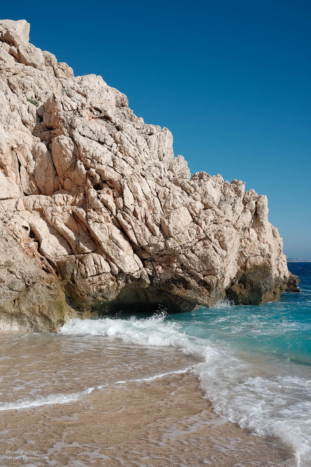 Kaputas Beach, Turkey. Photographer Sergei Chyrkov