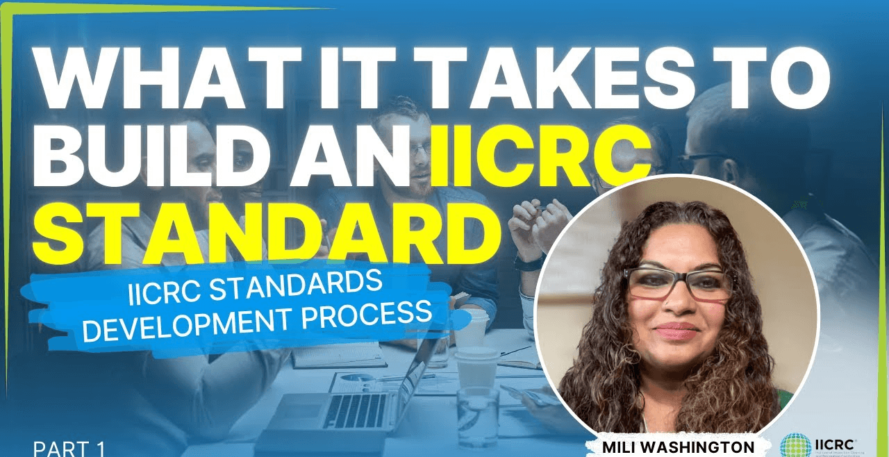 des restaurateurs discutant des normes IICRC