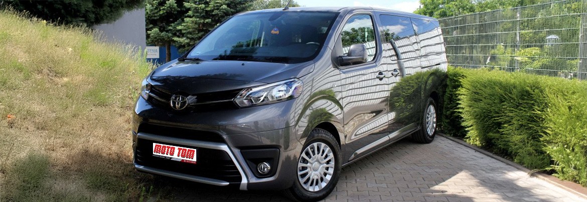 Samochody OSK Szybcy i Wściekli na placu manewrowym – kurs podstawowy kat. B