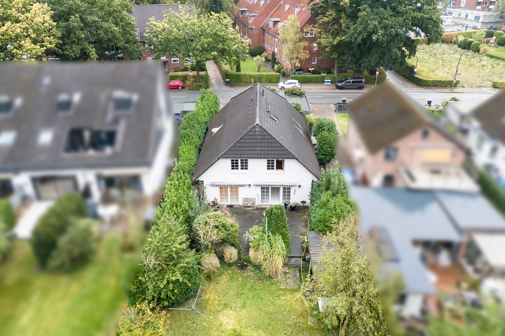 Einfamilienhaus mit Vorgarten in Kiel mit roter Ziegelsteinwand