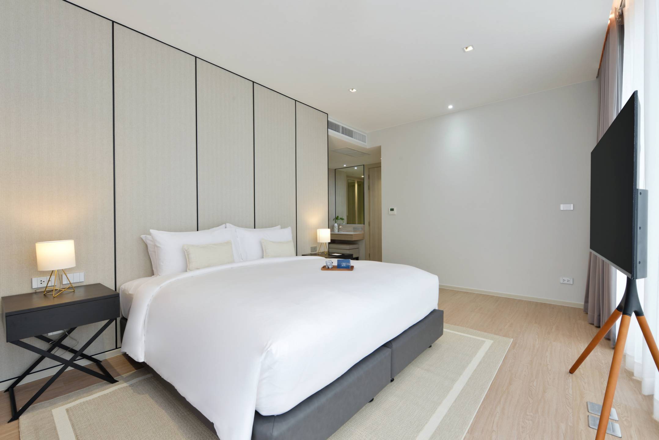 Executive Apartments Pet-Friendly Penthouse 2 4