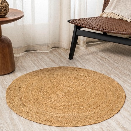 Handwoven natural round jute rug for home décor