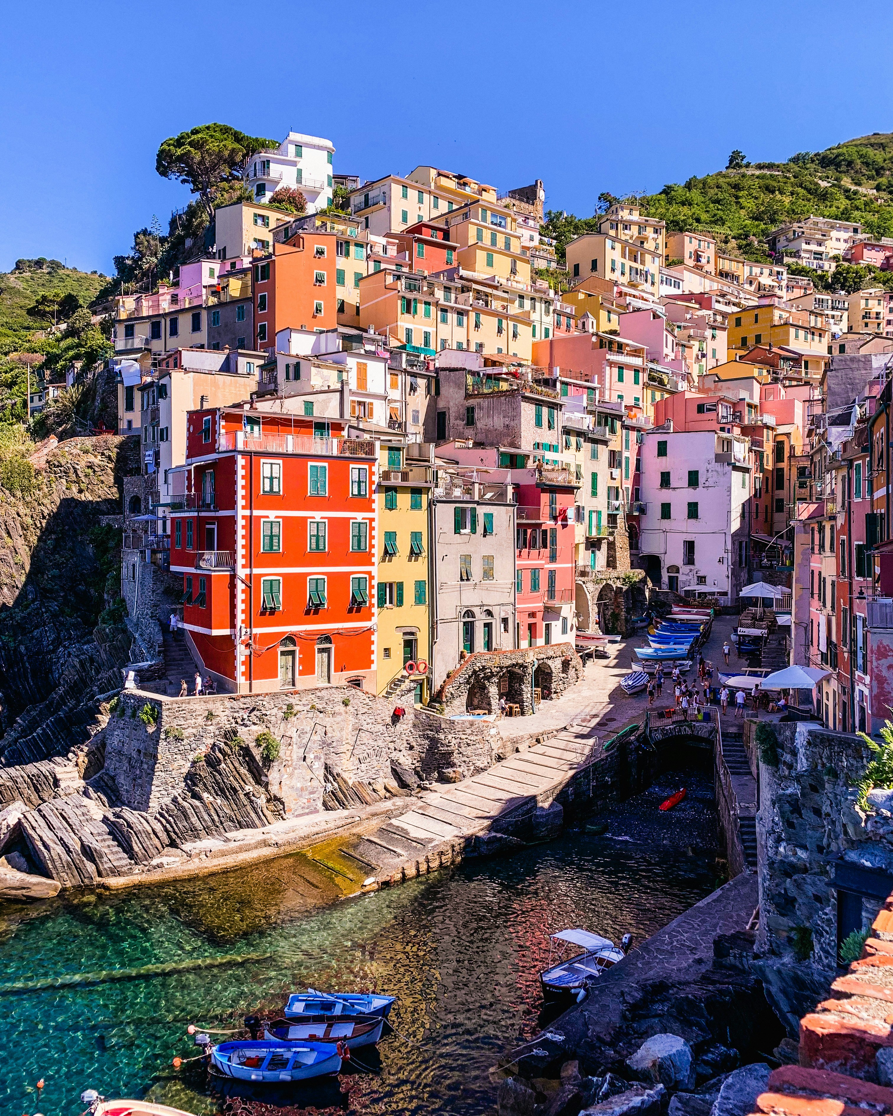 houses near body of water during daytime