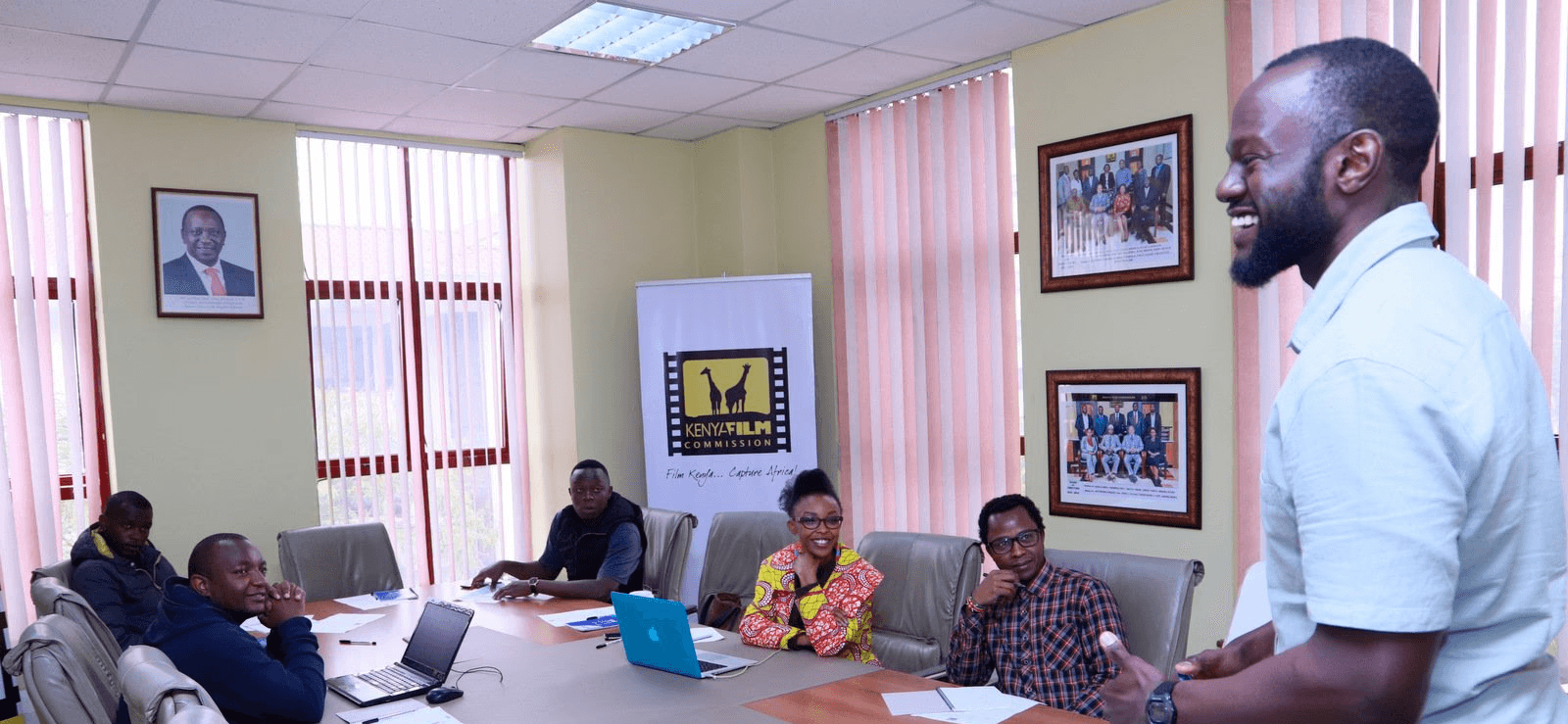 minimalist lounge chair