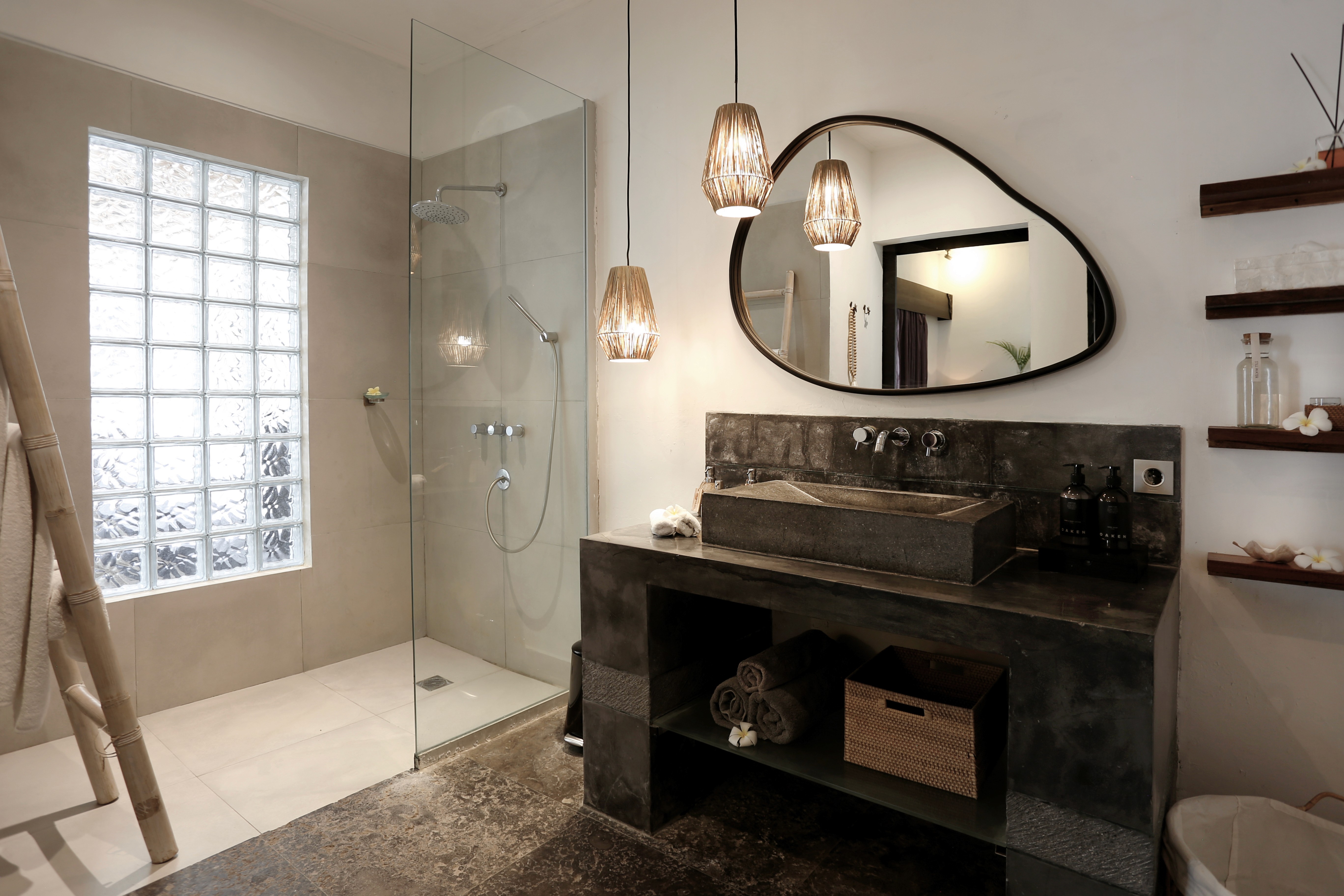 indiana-kenanga-deluxe-room-bathroom-rain-shower-modern-tropical-design