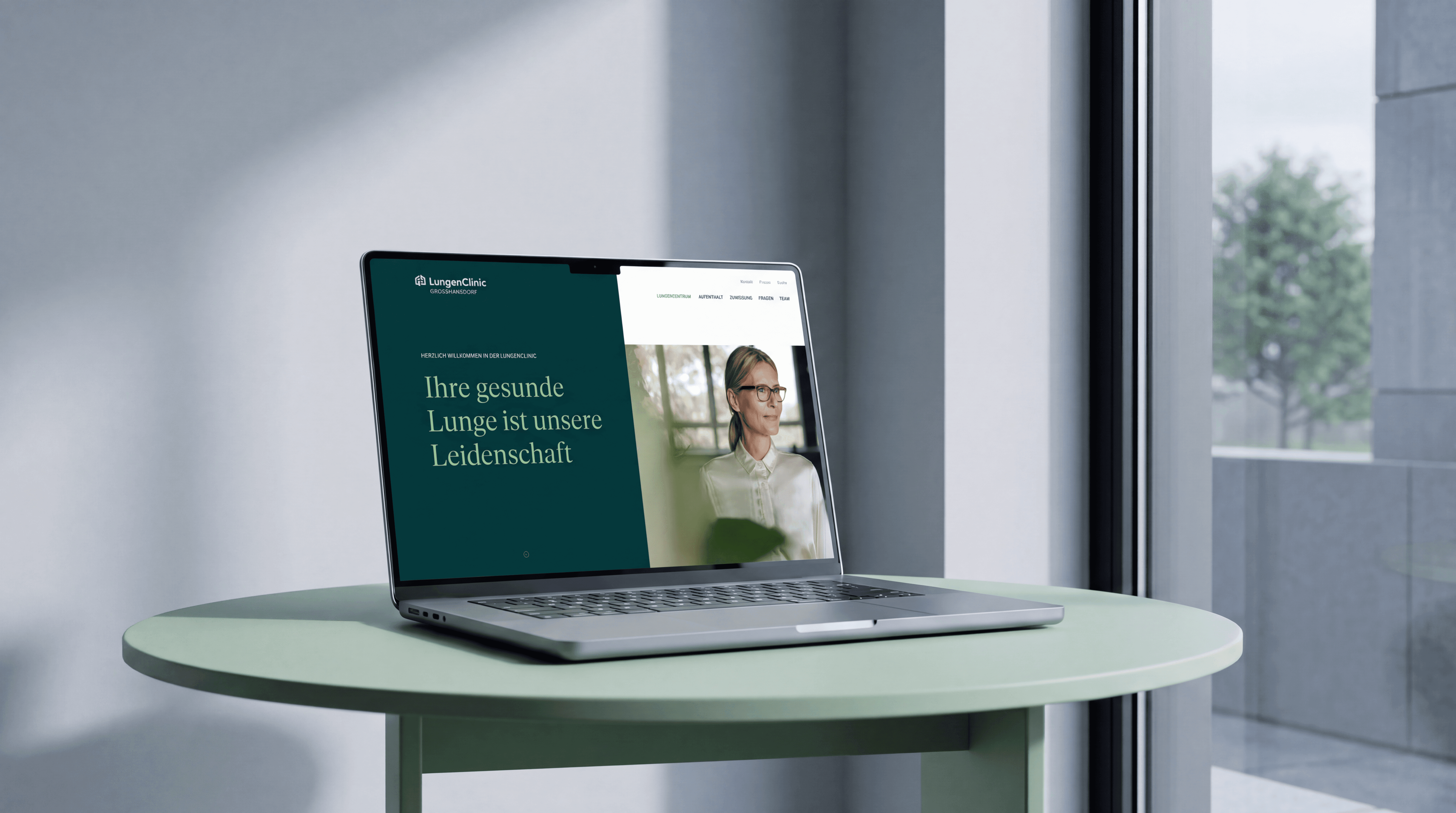 Startseite der LungenClinic Grosshansdorf auf einem Laptop, Webdesign von Studio LOT